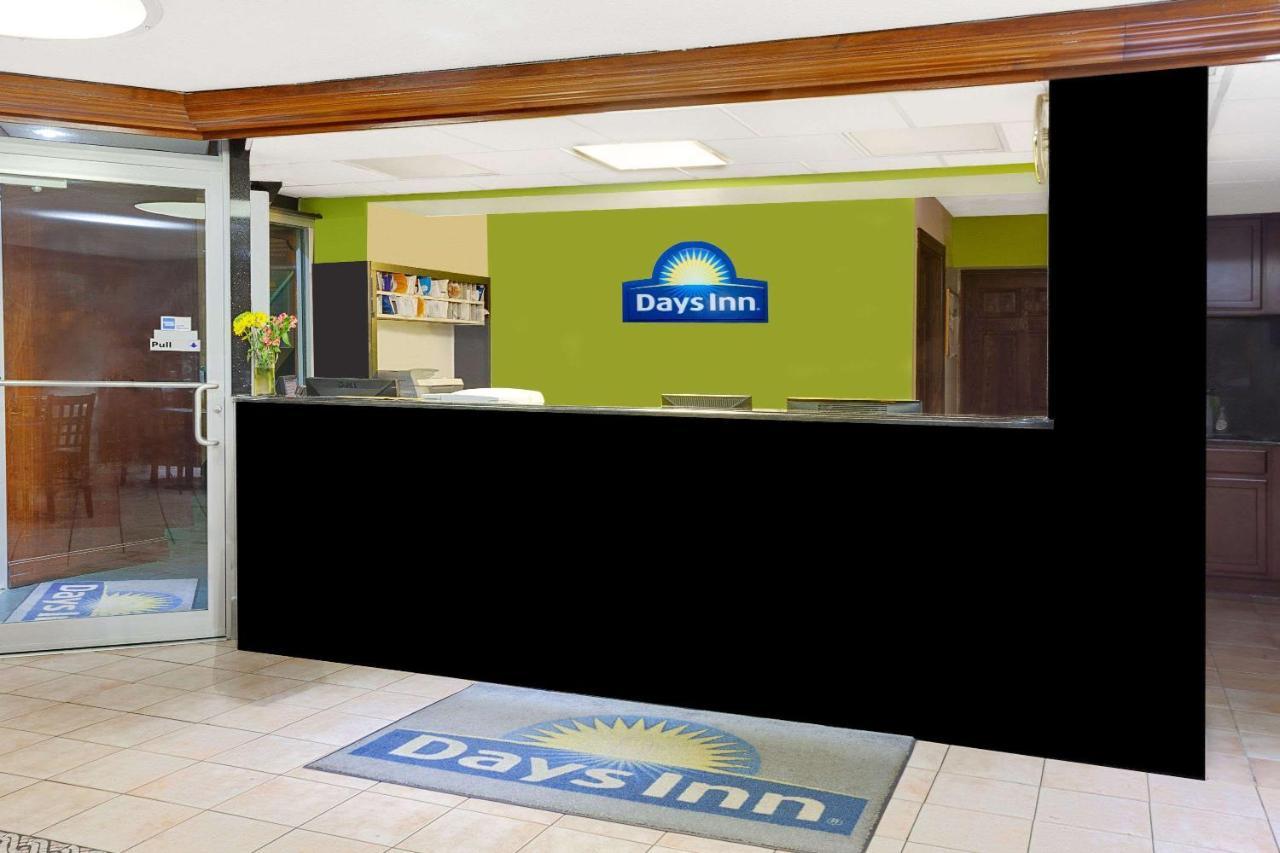 Days Inn By Wyndham Elk Grove Village O'Hare Airport West Exterior foto