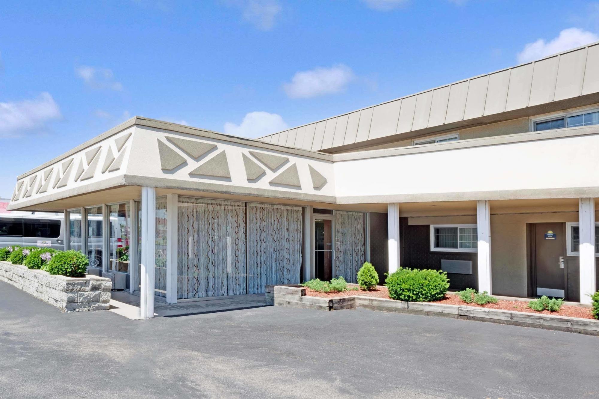Days Inn By Wyndham Elk Grove Village O'Hare Airport West Exterior foto